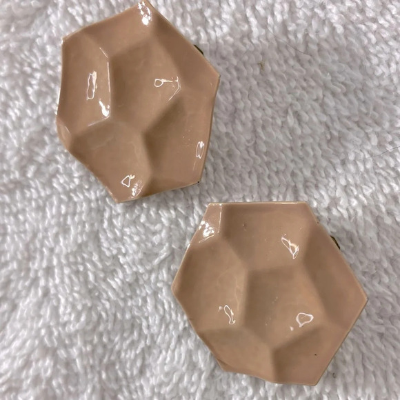 Vintage Nude Painted Textured Metal Hexahon  Clip On Earrings - Picture 1 of 6